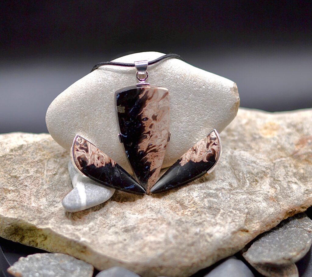 Kõrvarõngad - hõbe ja kivistunud puit