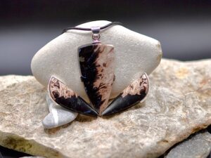 Kõrvarõngad ja ripats